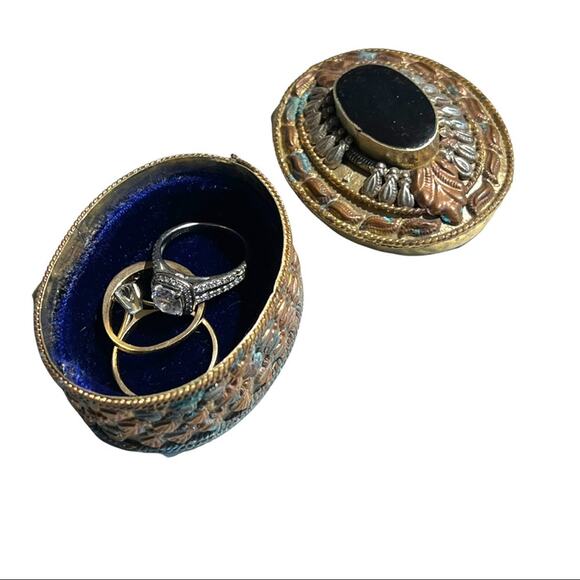 Vintage Velvet Lined Ring Box Brass Copper Embellished with Black Oval Stone - Picture 4 of 9